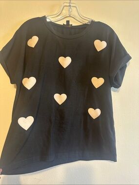 Source Unknown Black Tee with Light Pink Heart Prints